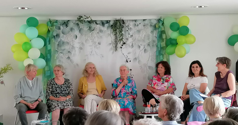 Das Podium des Beginenhofs