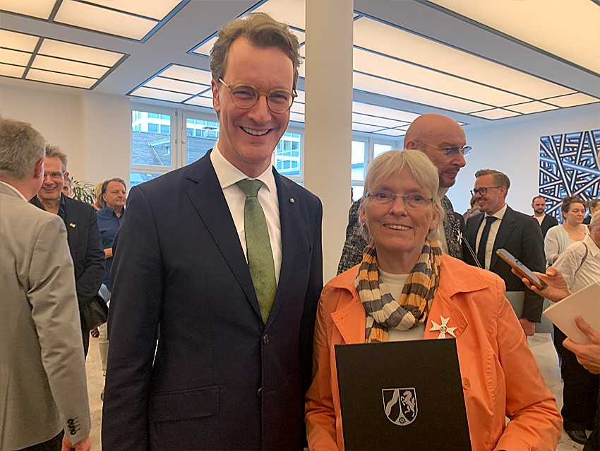 Verleihung Verdienstorden, Hendrik Wüst mit Carolina Brauckmann